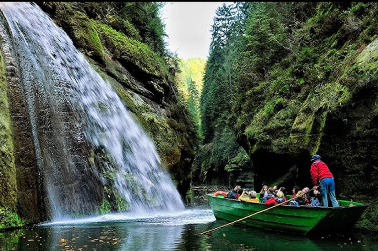Hřensko a soutěsky